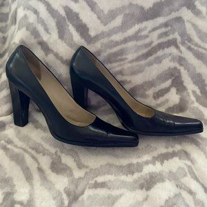 BCBG classic black pump sz 8